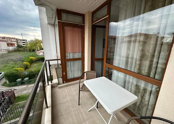 شقة Emilia رافدا